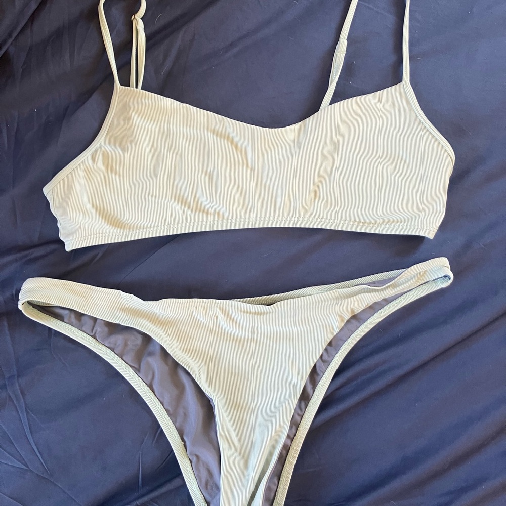 Jolyn surf bikini - Eryn top Kelia bottom